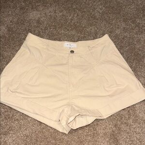 MABLE Women's Pleated High Waist Ivory Shorts. B5